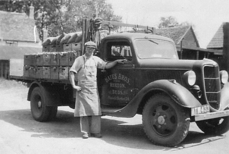 Tractor_2._Peter_Holden._Roxton_and_District_History_Group.jpeg